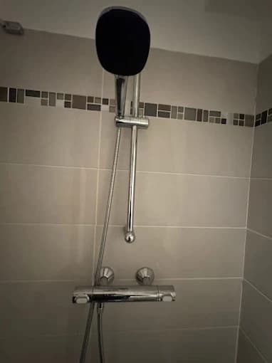 Douche thermostatique chromée